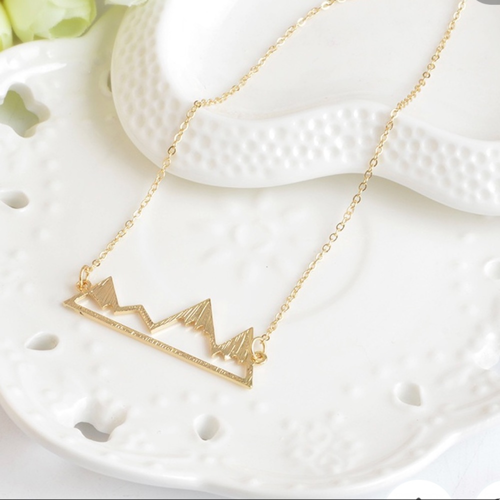 MOUNTAIN PEAKS NECKLACE ☀️